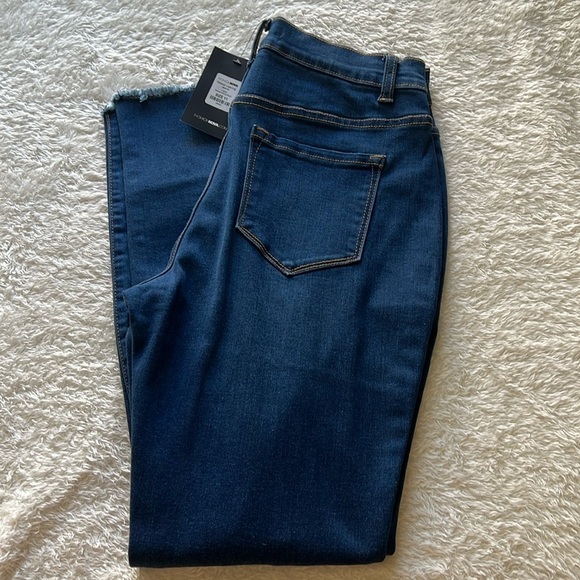 Fashion Nova - Always Leaving Jeans - Picture 3 of 6